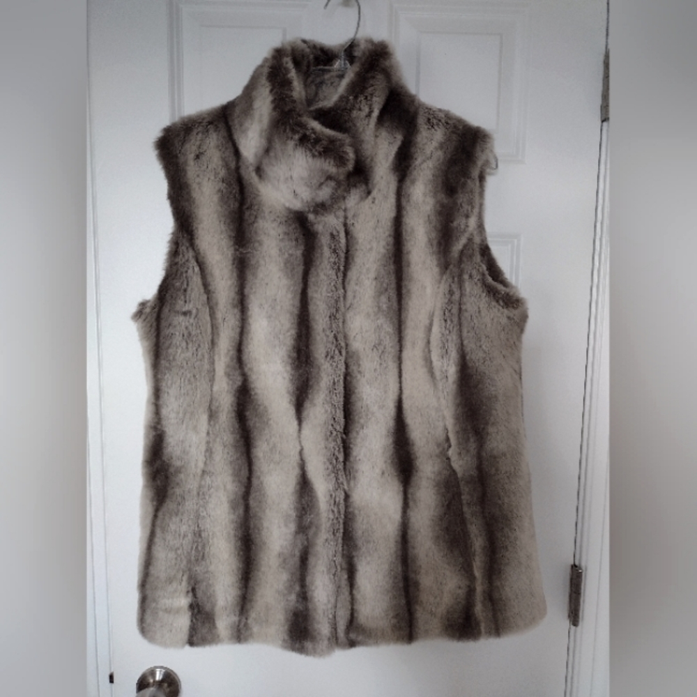 Pendleton faux fur vest size L